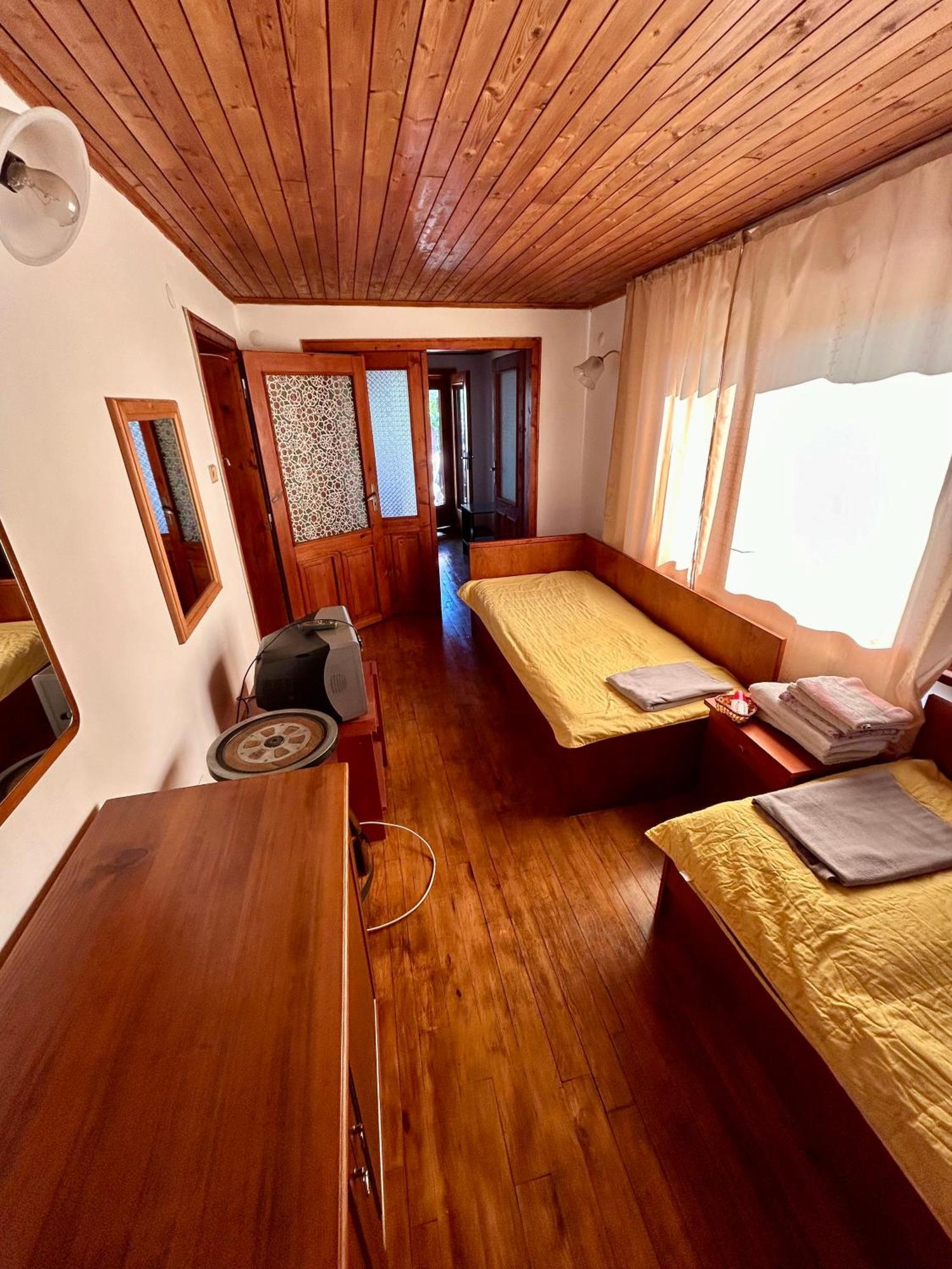 Luylyana Guesthouse Ribarica Exterior photo