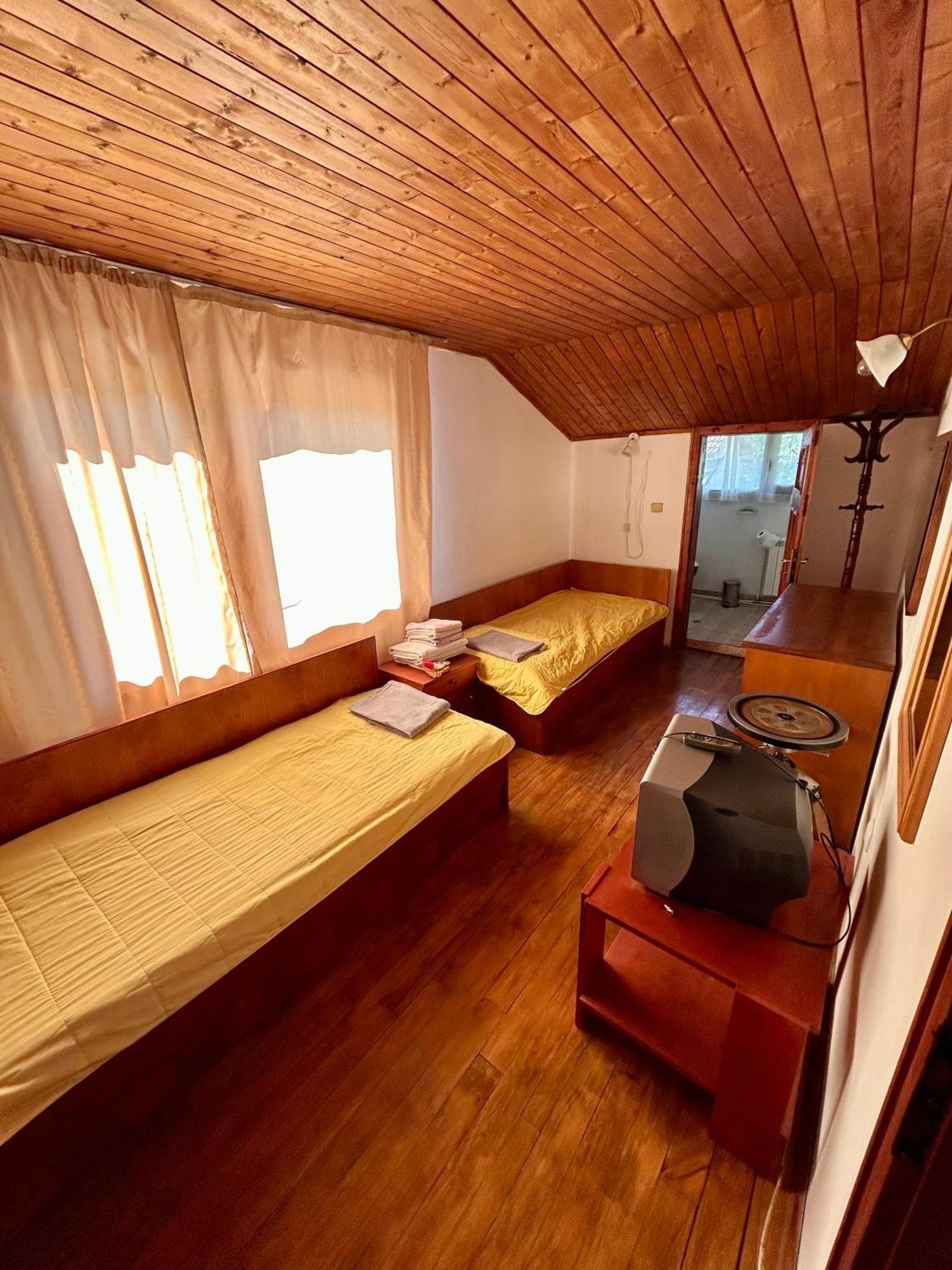 Luylyana Guesthouse Ribarica Exterior photo
